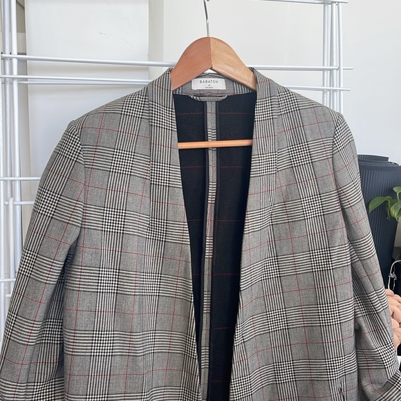 Babaton Power Blazer Plaid Size 8 - Picture 2 of 5